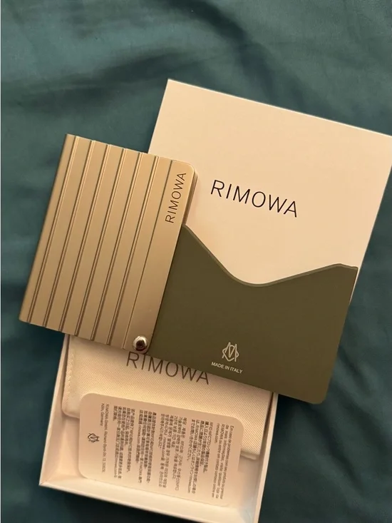 RIMOWA Metallic Gold & Olive Green Card Holder - Picture 2 of 3